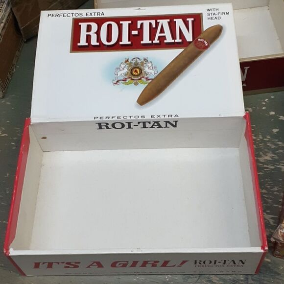 Vintage set of 4 Roi-Tan cigar boxes including "It's A Girl". - Picture 3 of 10